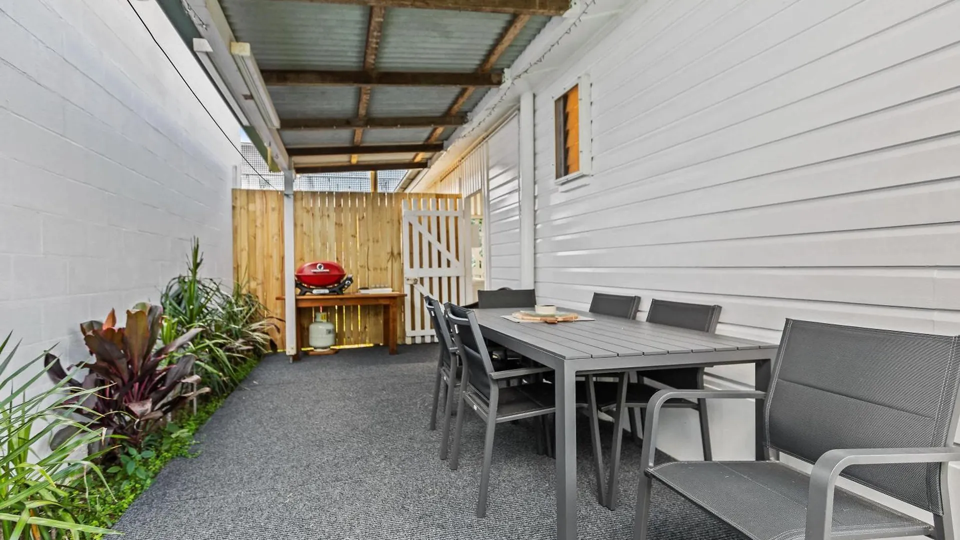 Crystal Cottage Cairns Edge Hill 0*,  Australia